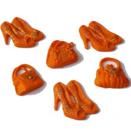Oranžinės spalvos blizgantys rankinukai ir bateliai
